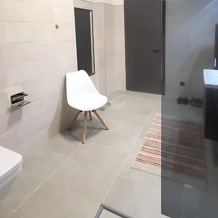 Luxurious In Apartman Postira