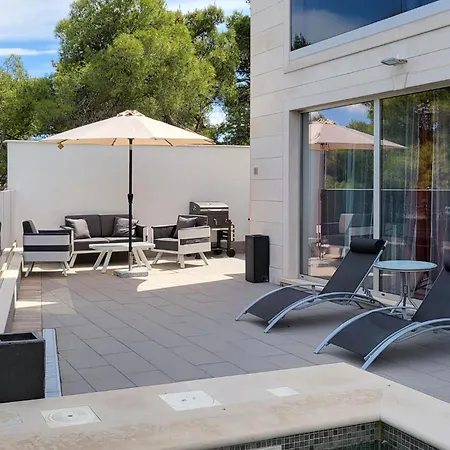 Luxurious In Apartman
