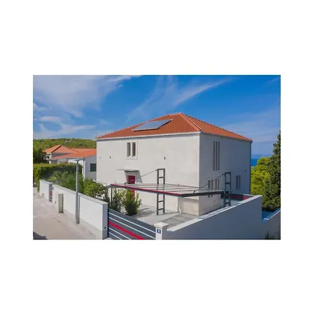 Luxurious In * Postira